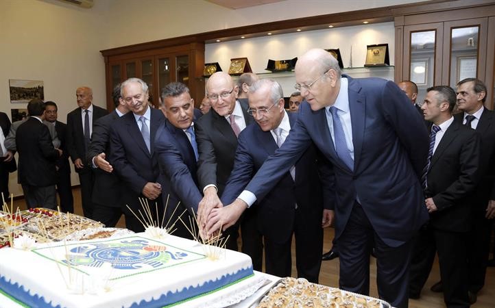 الرئيس ميشال سليمان يتوسط رئيسي الحكومة المكلف تمام سلام وتصريف الاعمال نجيب ميقاتي والمدير العام للامن العام اللواء عباس ابراهيم خلال الاحتفال بالعيد 68 للامن العام محمود الطويل 