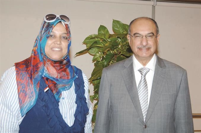 السفير درشيد الحمد مع الزميلة هناء السيد﻿