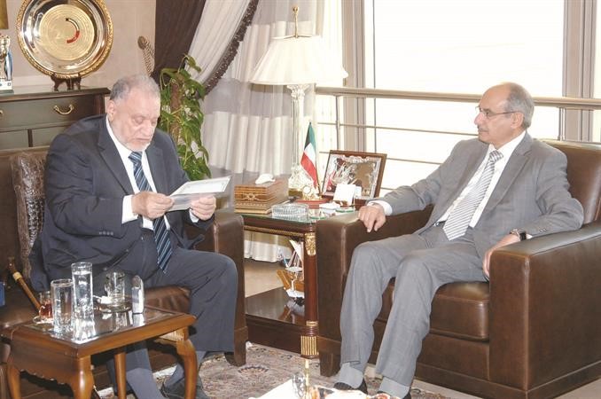 السفير درشيد الحمد خلال لقائه داحمد عمر هاشم﻿