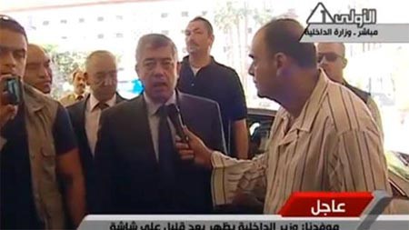 مذيع "البيجامة" المصري: السخرية من انفرادي "قلة أدب"