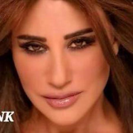 نجوم الفن يُعزون نجوى كرم بوفاة والدها 