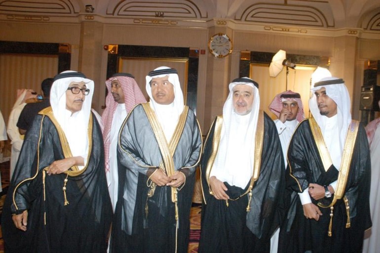بالصور.. محمد عبده يحتفل بزفاف ابنته على العمودي