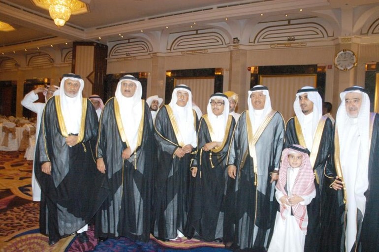 بالصور.. محمد عبده يحتفل بزفاف ابنته على العمودي