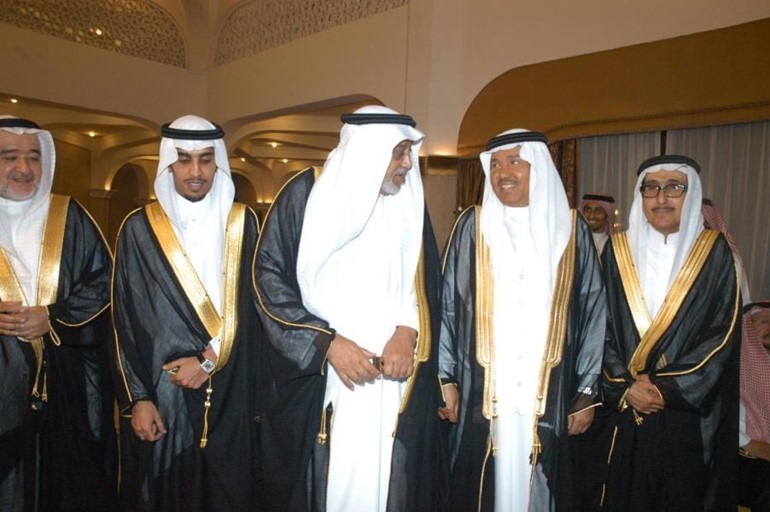 بالصور.. محمد عبده يحتفل بزفاف ابنته على العمودي