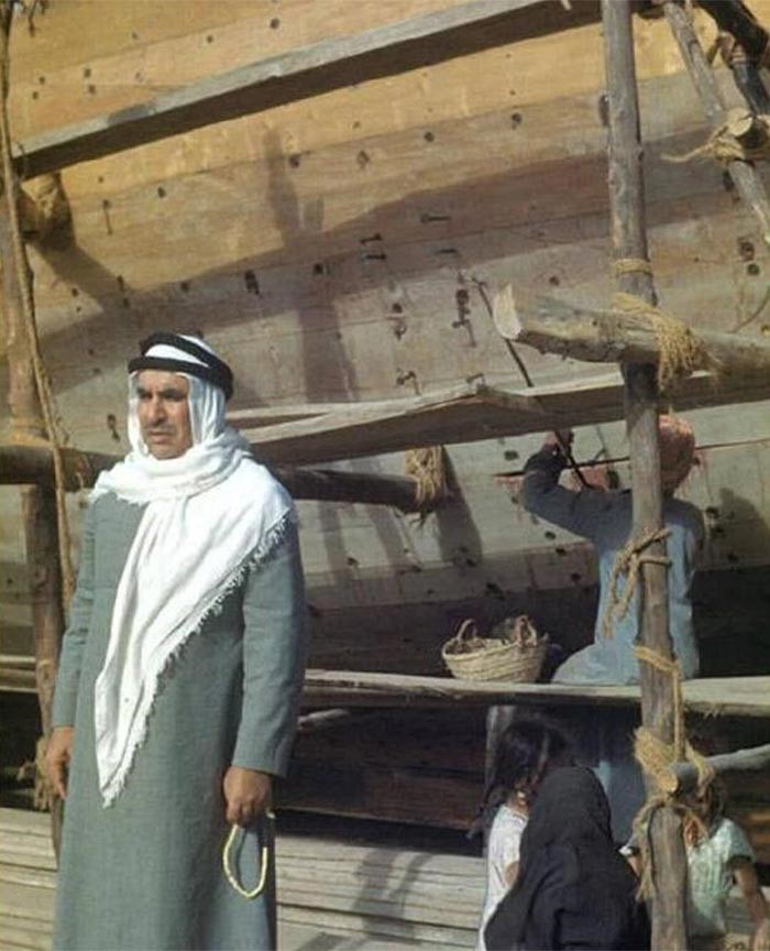 ثنيان الغانم بجانب احدى سفنه 3 1 1948 م