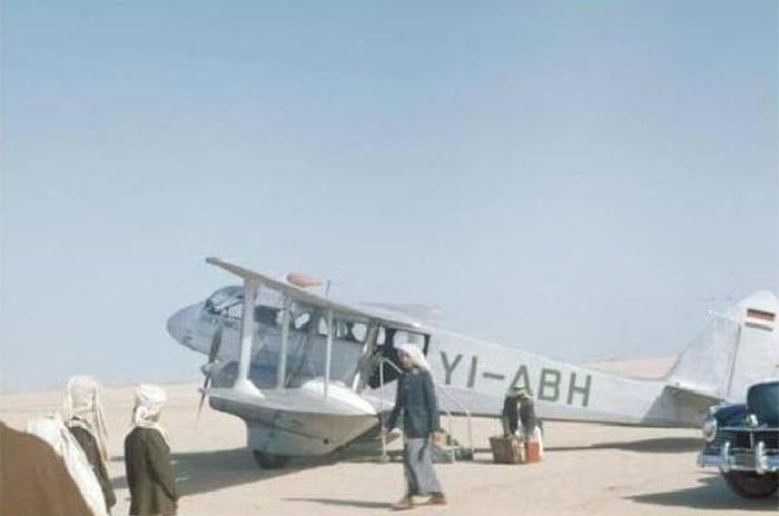طائر ذات 4 مقاعد في ارض الكويت 2 1 1947م
