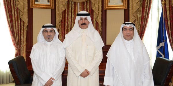 وزير الداخلية يستقبل المواطن الكندري بعد عودته سالما من مانيلا