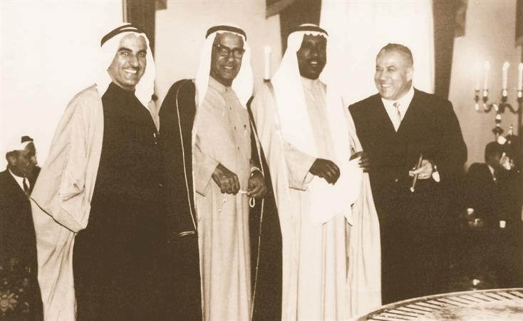 ومع سمو الامير الوالد الشيخ سعد العبدالله رحمه الله﻿