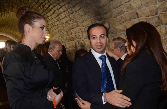 بالصور.. كبار نجوم الفن يعزون نجوى كرم بوفاة والدها
