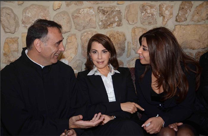 بالصور.. كبار نجوم الفن يعزون نجوى كرم بوفاة والدها