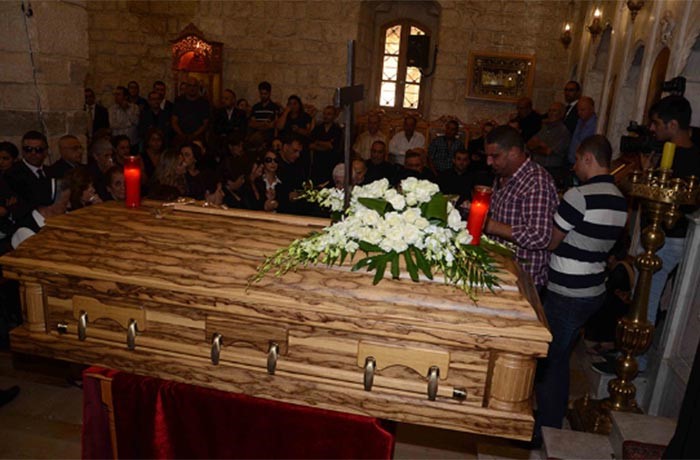 بالصور.. كبار نجوم الفن يعزون نجوى كرم بوفاة والدها