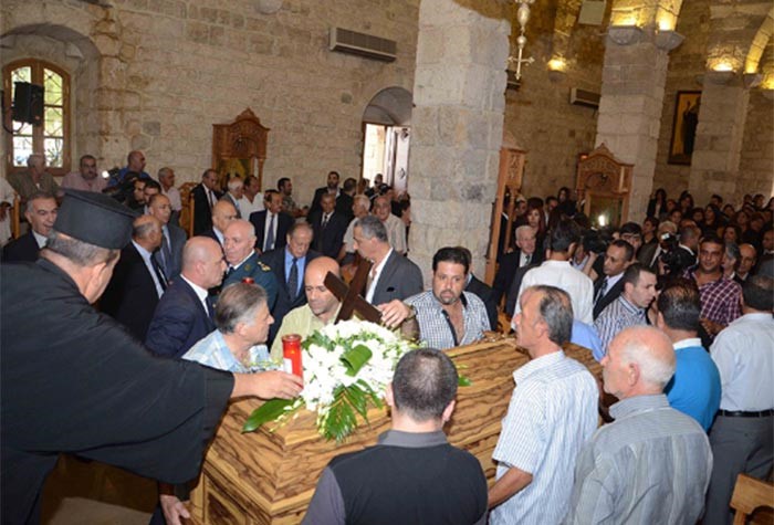 بالصور.. كبار نجوم الفن يعزون نجوى كرم بوفاة والدها