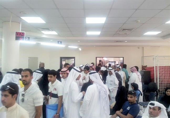 زحام في التطبيقي بعد اعلان الاسماء المغلوطة