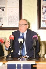 وزير خارجية المملكة الهولندية فرانس تيمرمانس 	انور الكندري﻿