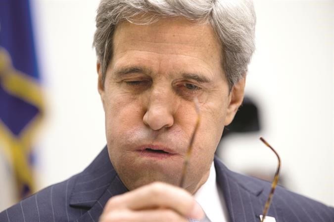 وزير الخارجية الاميركي جون كيري قبل الادلاء بمداولتهفي الكابيتول هيل اپ