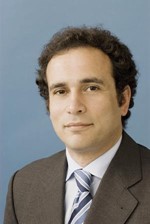 عمرو حمزاوي