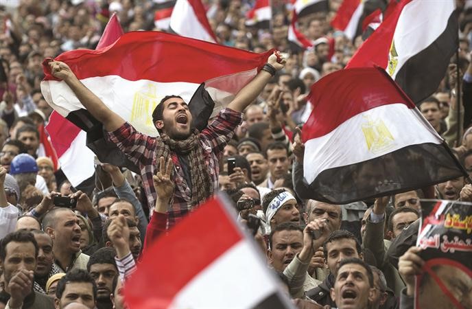 «جنايات السويس» تبرئ جميع المتهمين بقتل متظاهري ثورة 25 يناير