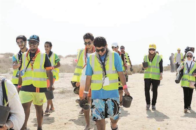 المتطوعون انتشروا في الجزيرة لتوزيع عملية الزرع﻿