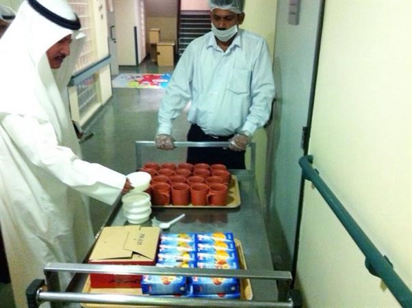 ومتفقدا الوجبات المقدمة للنزلاء﻿