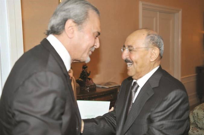 صاحب السمو الامير الشيخ صباح الاحمد مرحبا بوزير الخارجية السعودي صاحب السمو الملكي الامير سعود الفيصل﻿