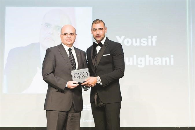 يوسف عبدالغني يتسلم جائزة مجلة CEO