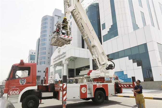 احدى سيارات الاطفاء اثناء التدريب 