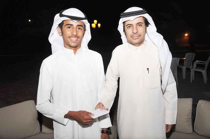 سعود الشلاحي يكرم محمد الهاملي	 محمد خلوصي ﻿