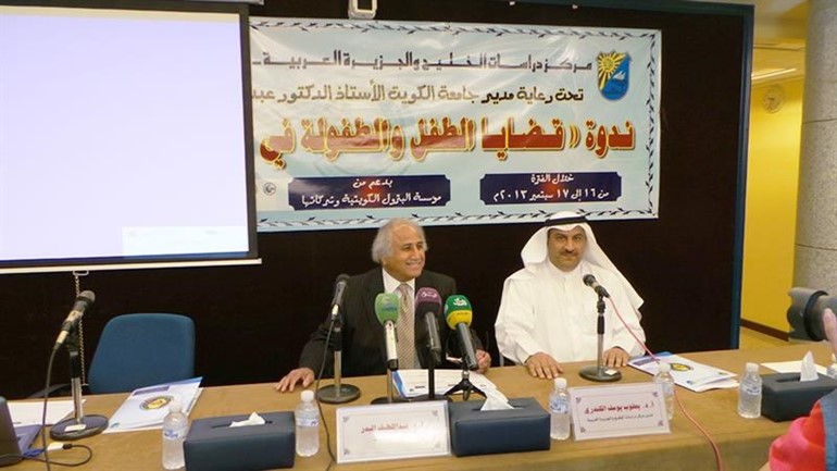 دعبداللطيف البدر وديعقوب الكندري خلال الندوة