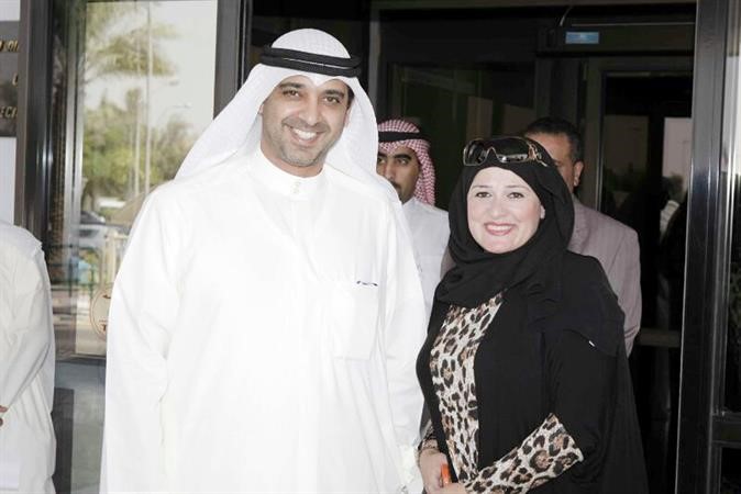 الشيخ محمد العبدالله مع الزميلة حنان عبدالمعبود