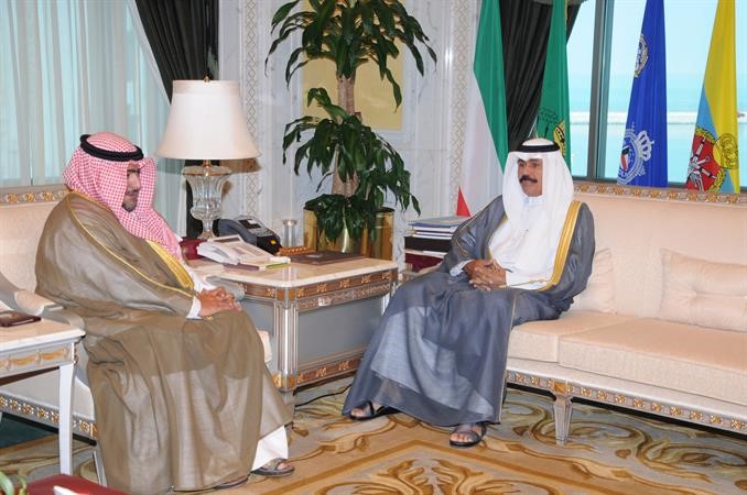 سمو نائب الامير وولي العهد الشيخ نواف الاحمد والشيخ ثامر العلي