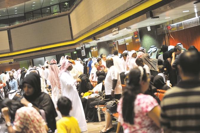 حالة هرج ومرج كبيرة شهدتها البورصة خلال تسليم شيكات وربةسعود سالم﻿