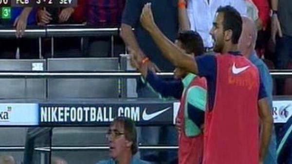بالفيديو.. لاعب برشلوني يثير الجدل بسبب حركة " مسيئة " 