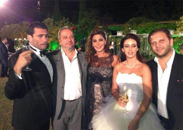 بالصور.. اليسا تتألق في زفاف صديقتها وكذلك في الجزر الايطالية