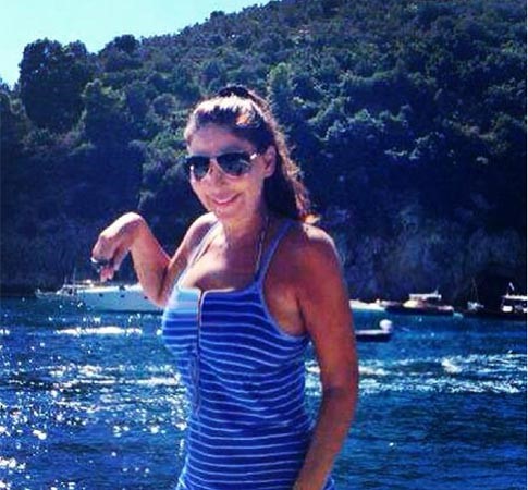 بالصور.. اليسا تتألق في زفاف صديقتها وكذلك في الجزر الايطالية