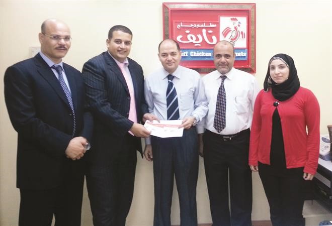 السيد العاصي مع ممثلي شركة دجاج نايف﻿