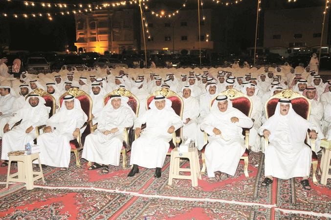 فيصل الغريب وعبدالله المحيلبي وحسين الحريتي ومحمد الهدية ومبارك الحريص في مقدمة الحضور 	محمد خلوصي﻿
