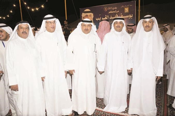 عبد الله المحيلبي ومبارك الحريص واحمد بويابس مع المرشح يوسف الغريب﻿