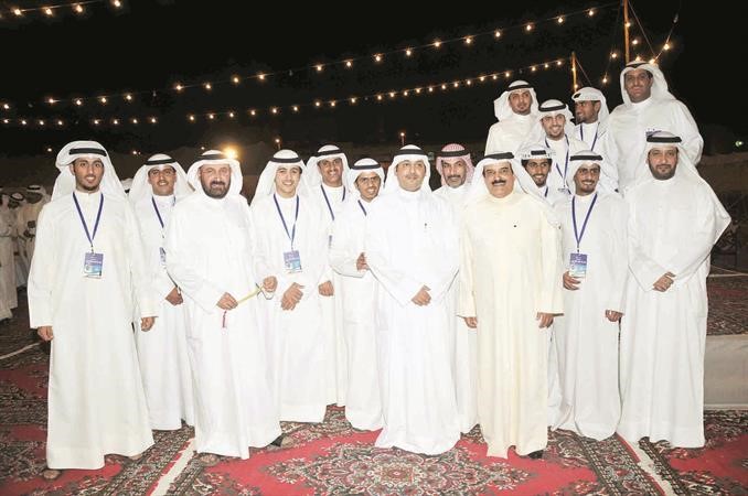 يوسف الغريب مع عدد من اعضاء حملته الانتخابية﻿