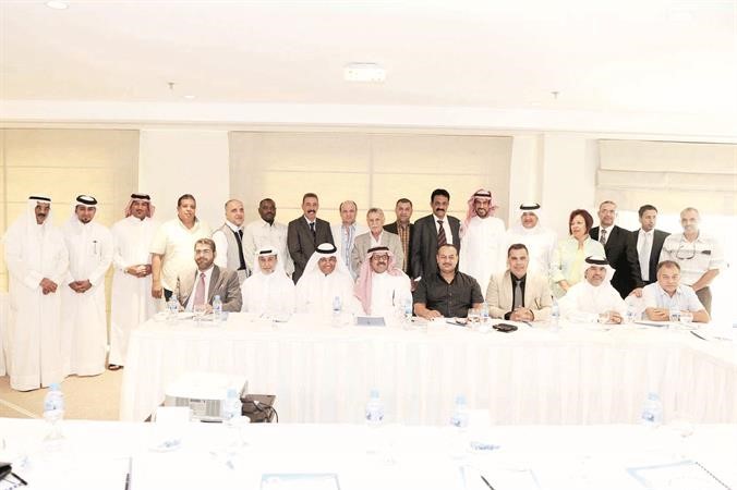سيف ابوعدل مع المجتمعين في الاتحاد العربي للجمباز ﻿