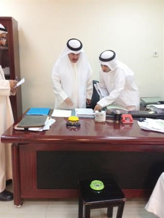 دعبد المحسن المطيري يطلع على الية العمل في الادارة ﻿
