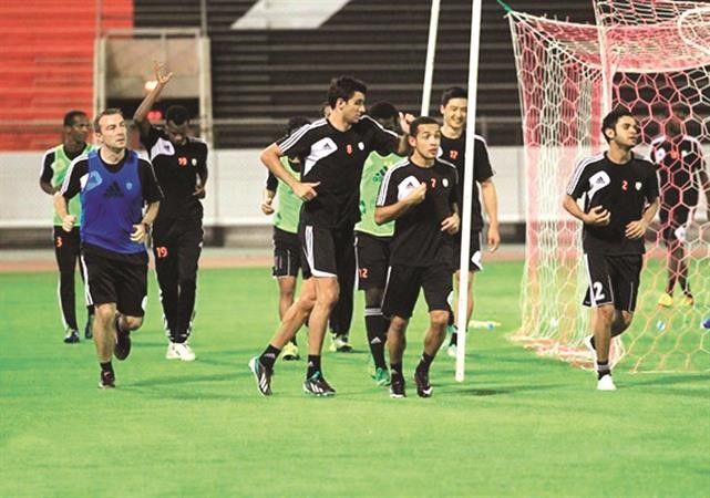 لاعبو الشباب في التدريبات الاخيرة