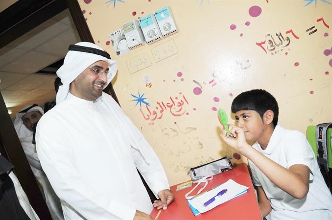 حديث باسم بين الوزير واحد تلاميذ مدرسة حسين العسعوسي﻿