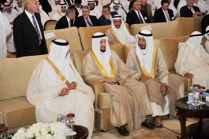 الوزير شريدة المعوشرجي ودعبدالله المعتوق مع بعض الحضور	هاني عبدالله﻿