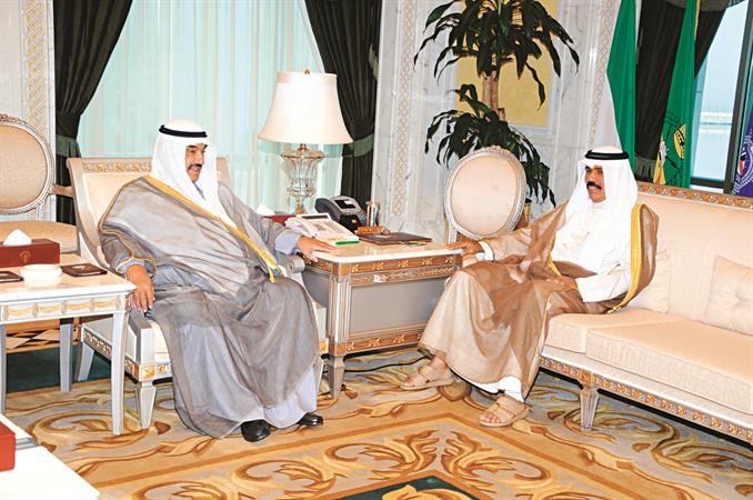 سمو نائب الامير الشيخ نواف الاحمد مستقبلا سمو الشيخ ناصر المحمد﻿