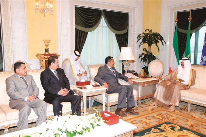 سمو نائب الامير وولي العهد الشيخ نواف الاحمد مستقبلا وزير النفط اليمني والوفد المرافق﻿