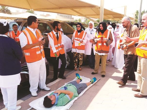 جانب من عملية الاخلاء الوهمي لمركز الرحاب الصحي