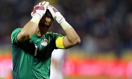 بالفيديو.. حجر يصيب الحضري في الدوري السوداني