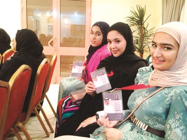 عدد من عضوات اللجنة النسائية للمرشح بويابس