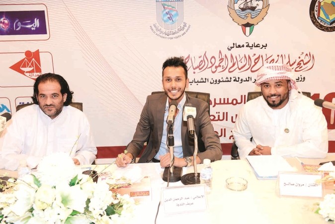 الكاتب عبدالله مسعود ومروان صالح وعبدالرحمن الدين في المؤتمر﻿