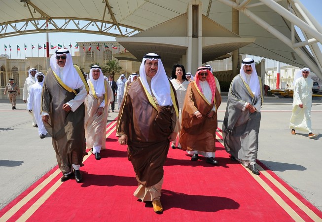 سمو رئيس الوزراء الشيخ جابر المبارك لدى مغادرته الى نيويورك امس 